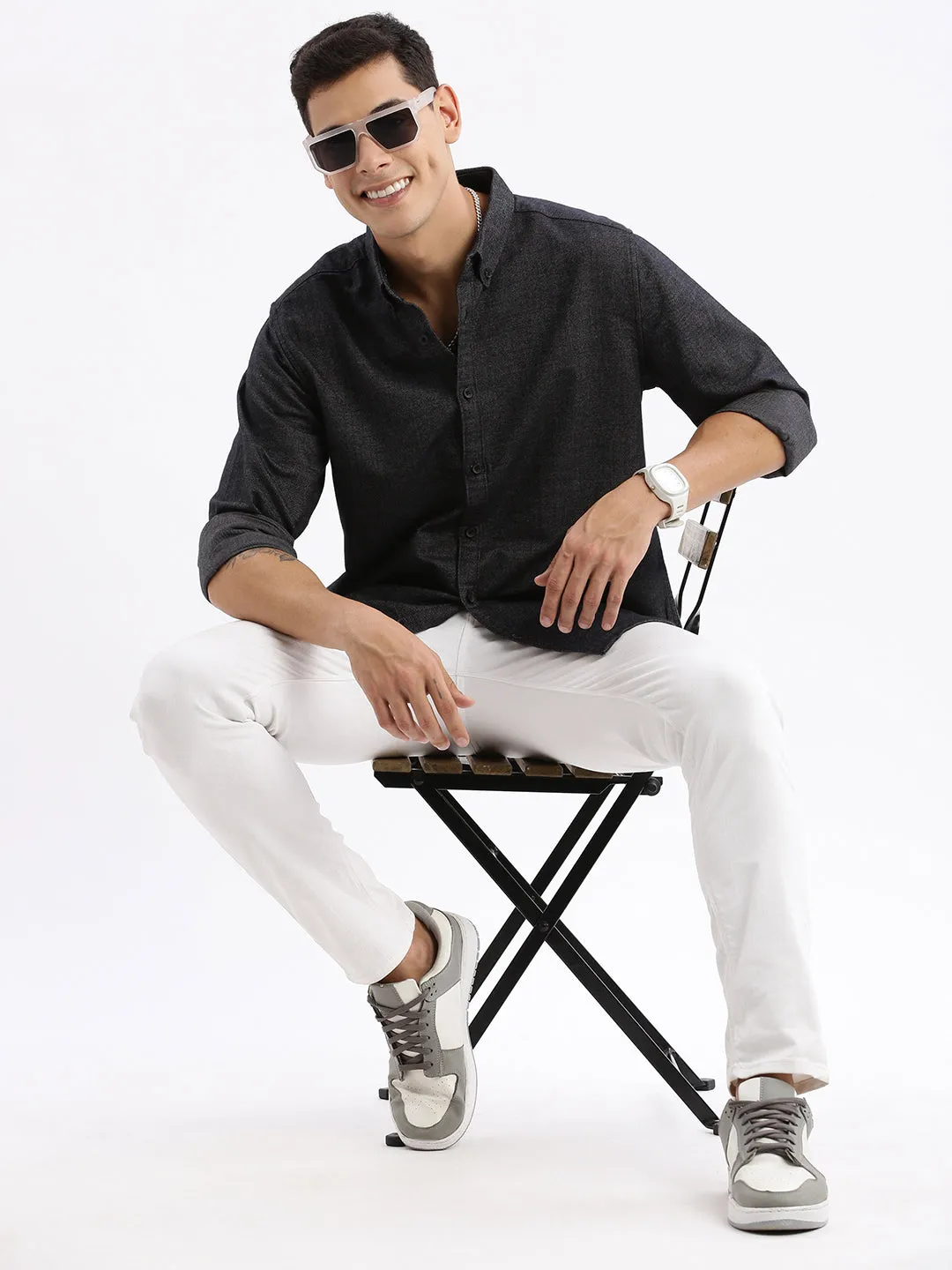 Men Black Standard Slim Fit Button Down Collar Cotton Casual Shirt